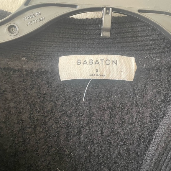 Aritzia babaton Canberra black merino wool v neck button up cropped sweater - Picture 4 of 6